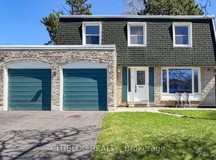 11 Castle Hill Dr, Toronto, ON M1T2Y2