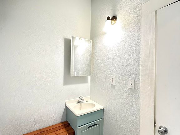 3rd image of 1816 Bay St #B