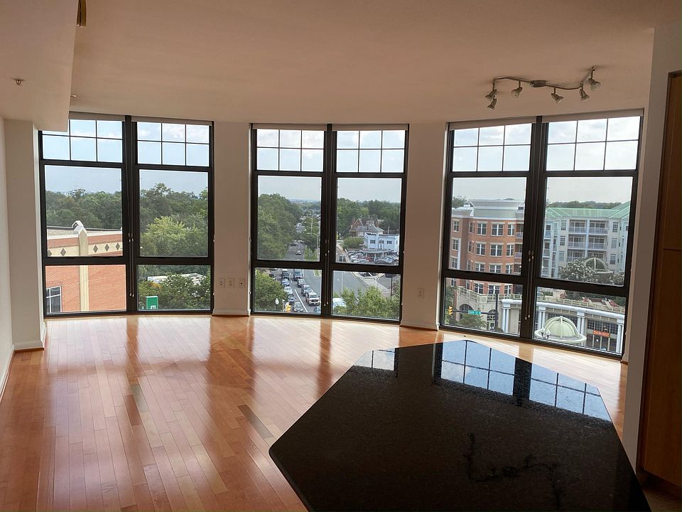 1st image of 1021 N Garfield St APT 738