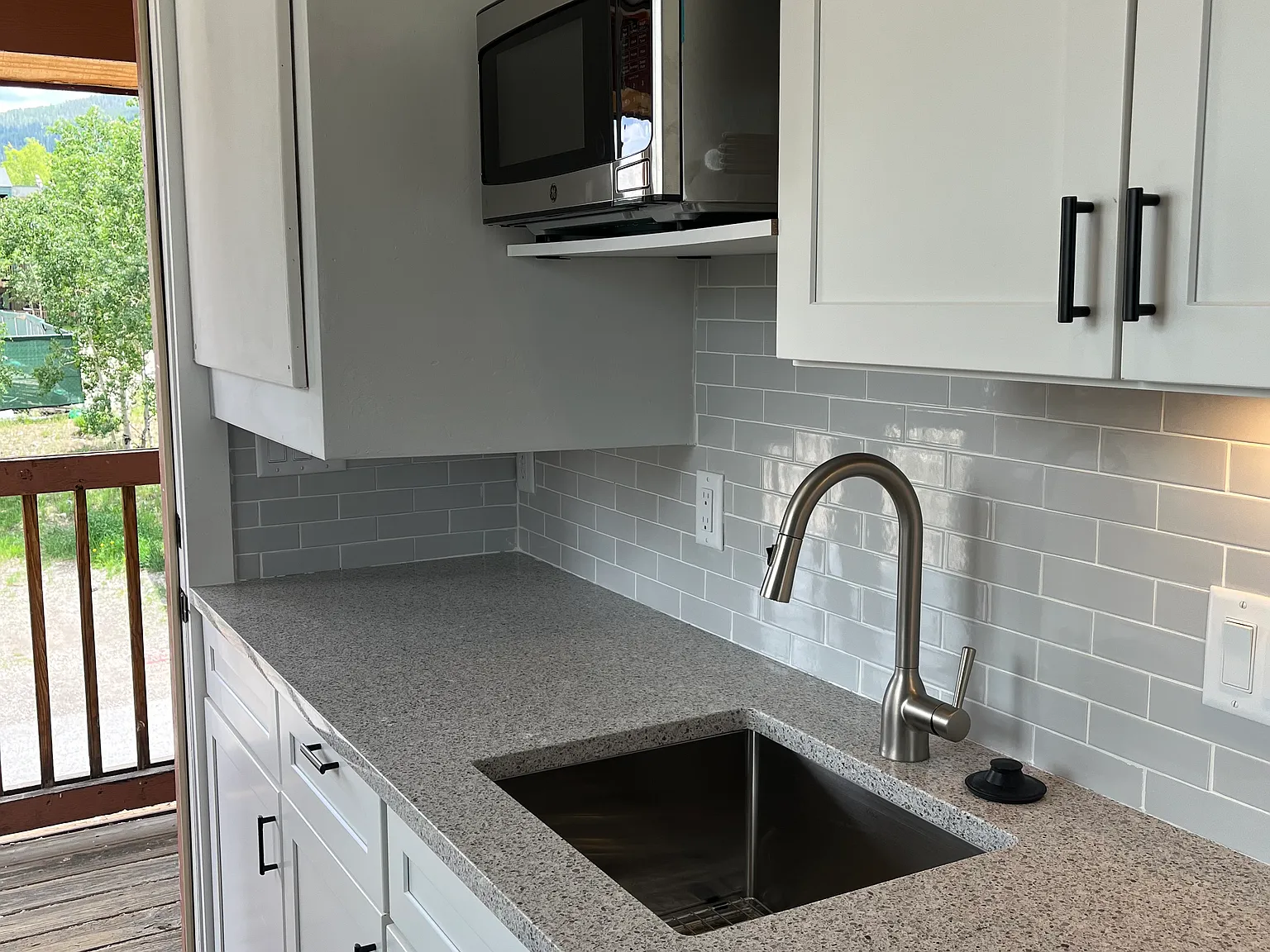 214 E Main St — Photo 3