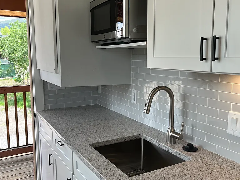 214 E Main St — Photo 3
