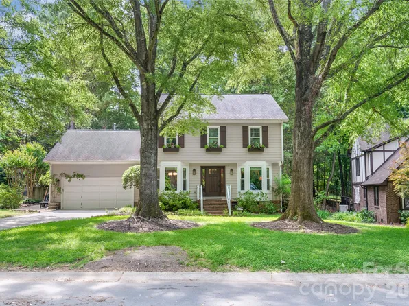 7022 Rocky Falls Rd, Charlotte, NC 28211