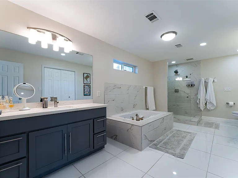 8311 Amber Cove Dr — Photo 11