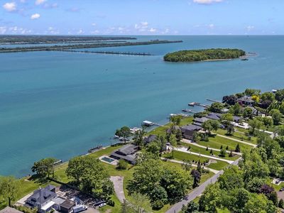 28095 Elba Dr, Grosse Ile, MI, 48138