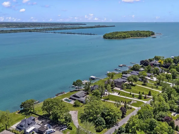 28095 Elba Dr, Grosse Ile, MI 48138