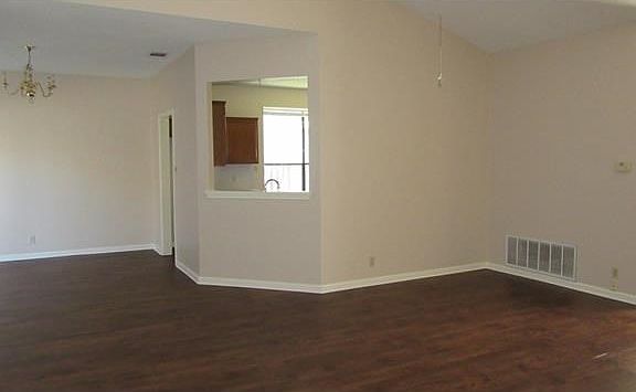 4th image of 8814 Black Oak St