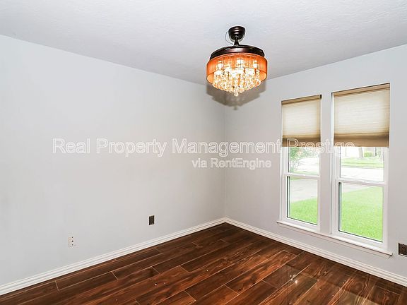 3rd image of 826 Bradwell Dr