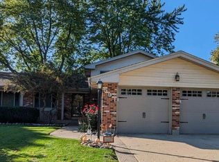 591 Dartmoor Dr, Crystal Lake, IL 60014