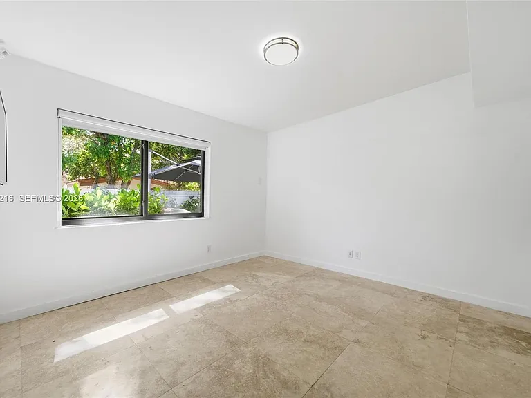 2180 NE 191st Dr — Photo 12