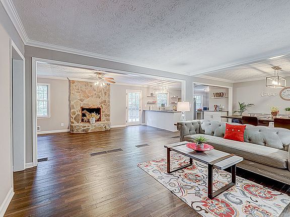 5th image of 3672 Rainbow Cir