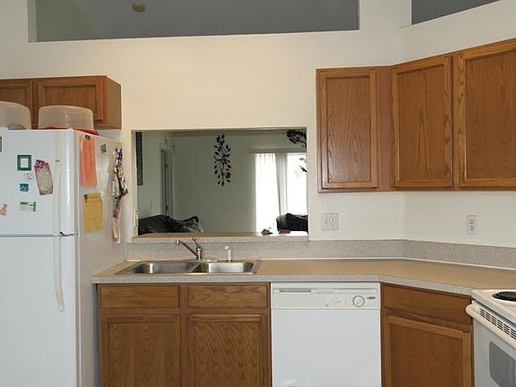 4th image of 313 Arlington Cir