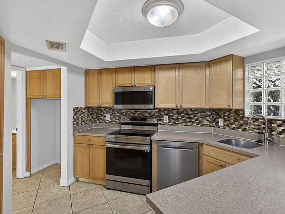 4th image of 102 Weybridge Circle #B
