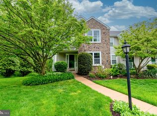 890 Amber Ln, West Chester, PA 19382