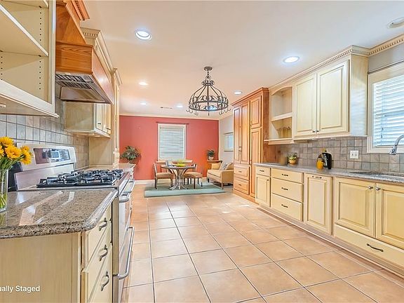 4th image of 4807 Westgarden Blvd