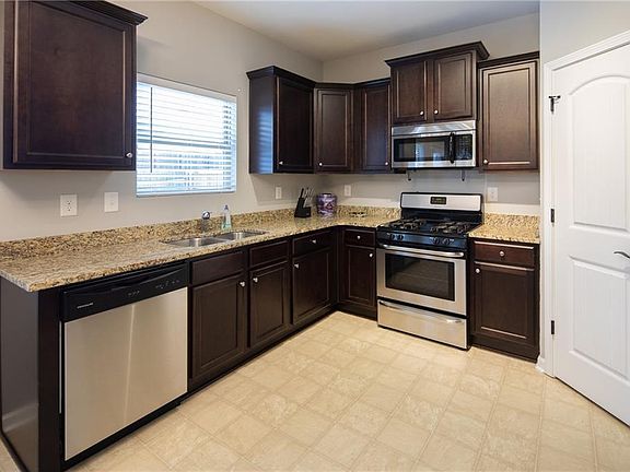 4th image of 325 Red Hawk Dr