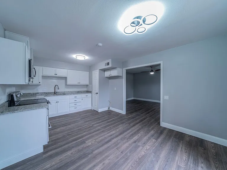 2717 Stonehaven Ct — Photo 4