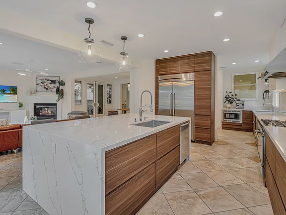 3rd image of 74 Summerland Cir