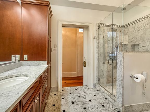 5th image of 926 Esplanade Ave #1