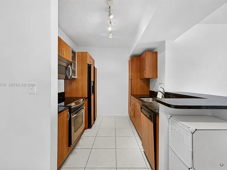 18800 NE 29th Ave #904 — Photo 7
