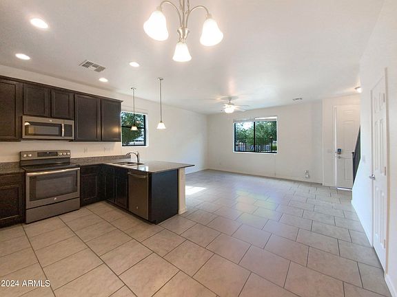 3rd image of 125 N SUNVALLEY Boulevard #101