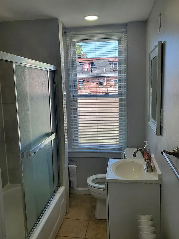 2 bed, 1.0 bath, 900 sqft, $1,700 — Photo 3