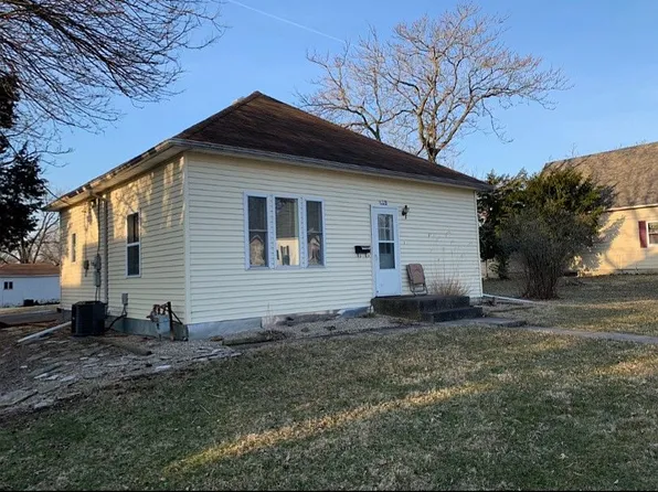 728 Lyon Ave, Carthage, IL 62321