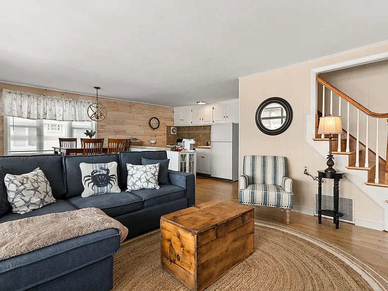 12 Harris Ave — Photo 3