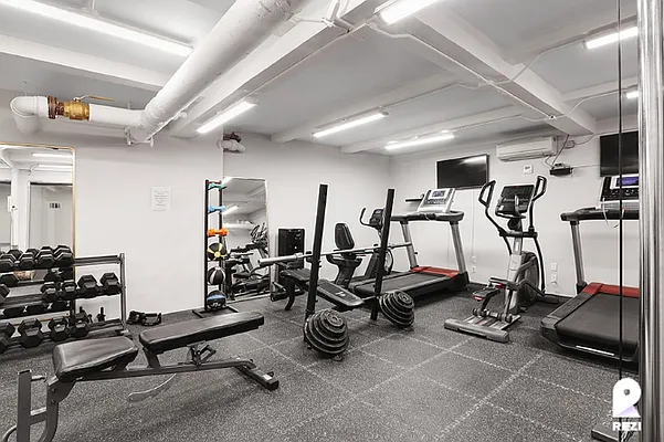 Rented by REZI | media 22