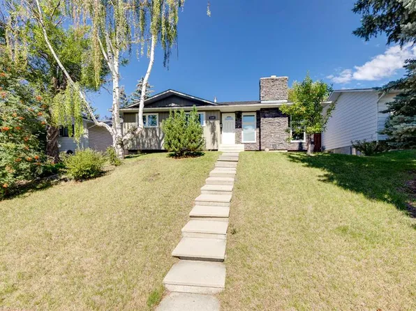 1307 SE 56th Ave NW, Calgary, AB T2K 5M2