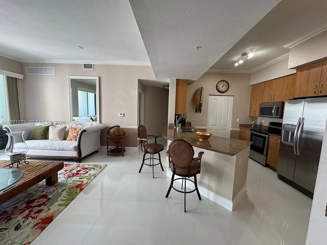 Radius Condo — Photo 4