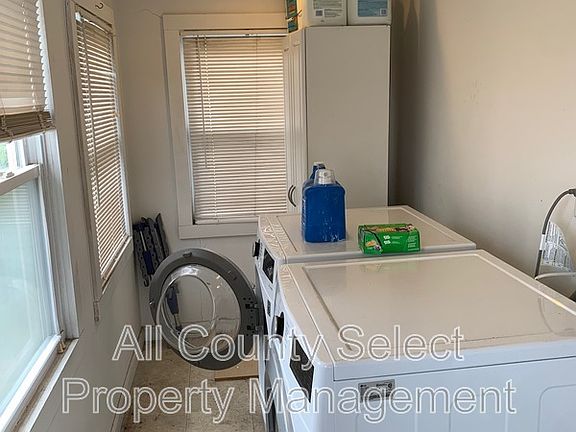 3rd image of 195 Jefferson Ave #1