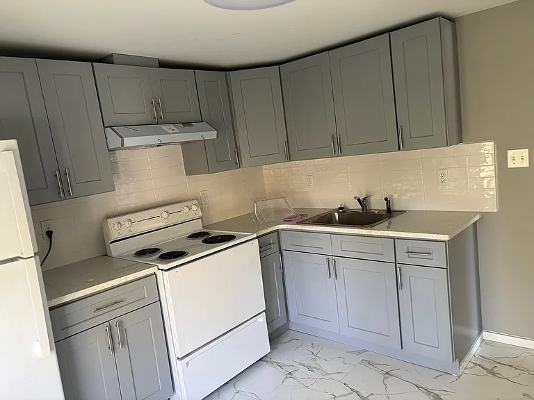 215 Catharine St W #3F — Photo 7