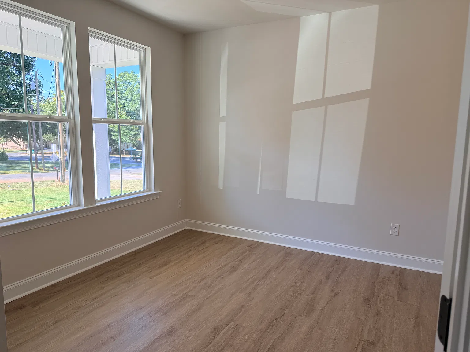 5 bed, 2771 sqft, $2,800 — Photo 2