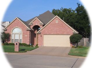 2817 Hollypoint Ct, Arlington, TX 76015