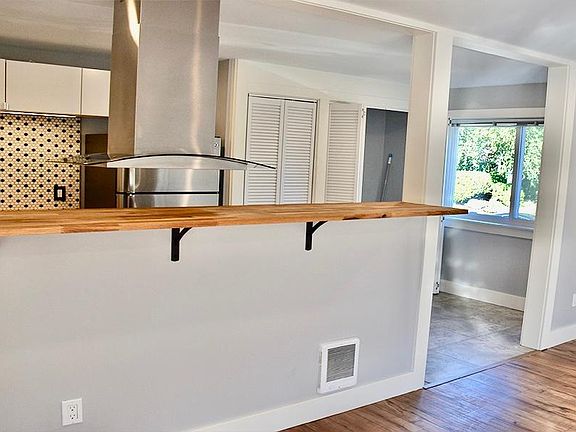 4th image of 2863 Thorndyke Ave W APT 302