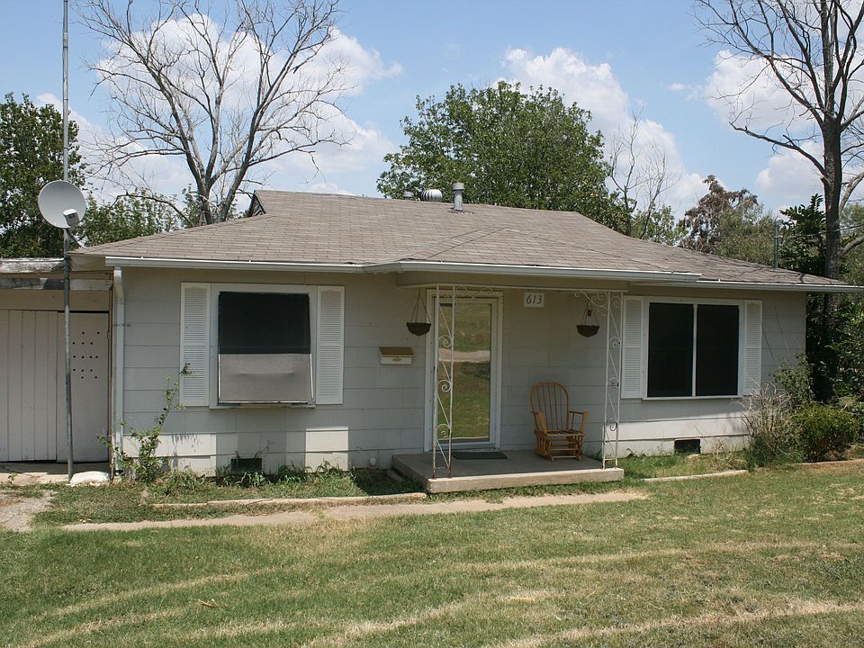 1st image of 613 Mulberry Ln