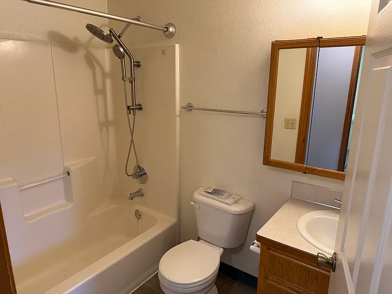 Eagle Crest Apartments — Photo 25