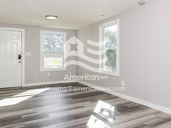 943837_002_wm_-_living_room_13184286.jpg