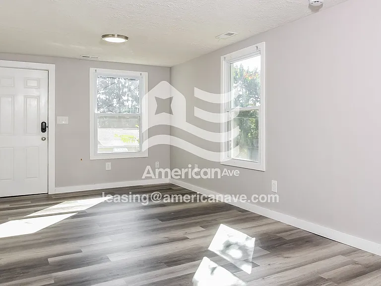 943837_002_wm_-_living_room_13184286.jpg