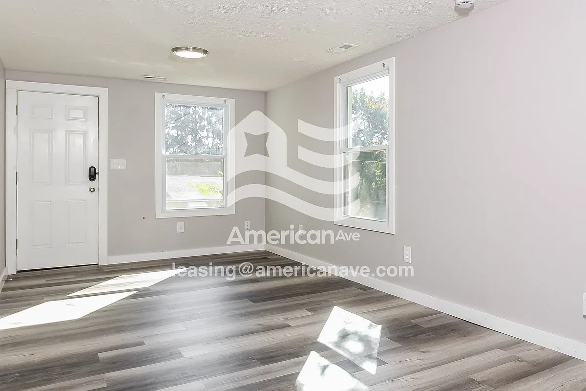 943837_002_wm_-_living_room_13184286.jpg - 2115 Tanner Ave SW