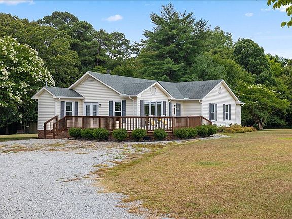 3rd image of 413 Bayles Rd