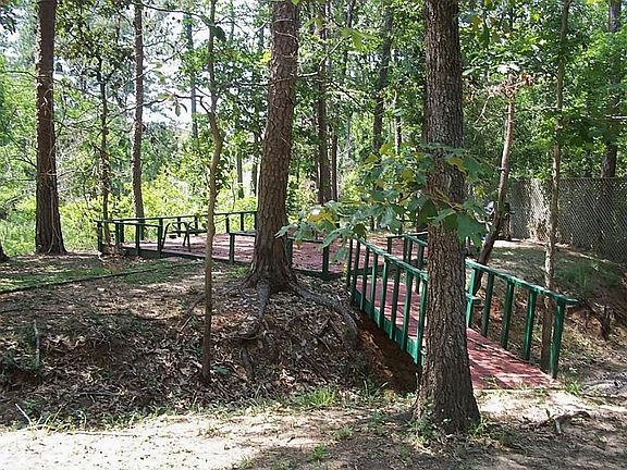 4th image of 8 Dogwood Dr