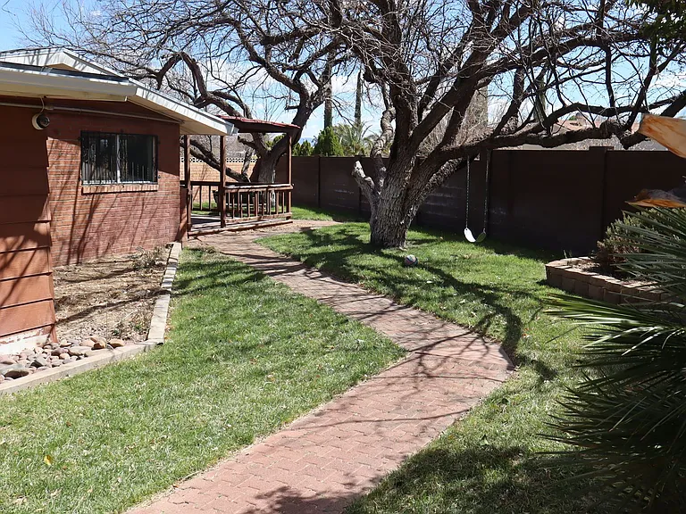 1810 Town And Country Dr — Photo 41