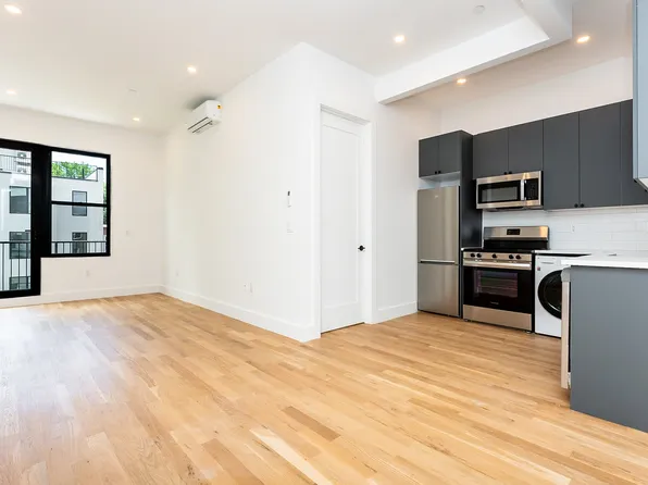 422 1/2 Gates Avenue image 1 of 23