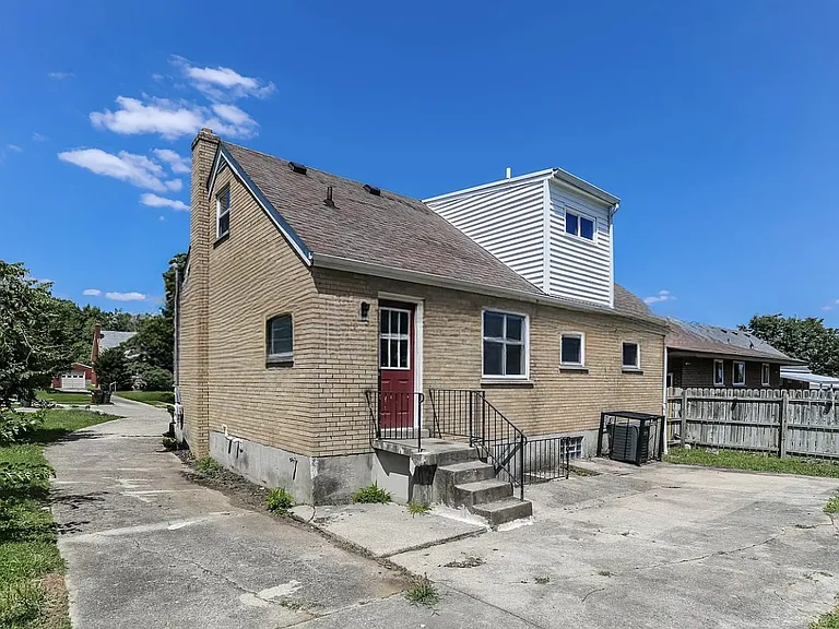 6526 W Carmen Ave — Photo 8