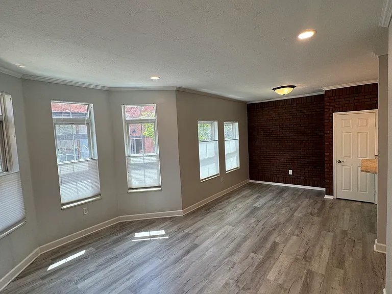 14 W Russell St — Photo 3
