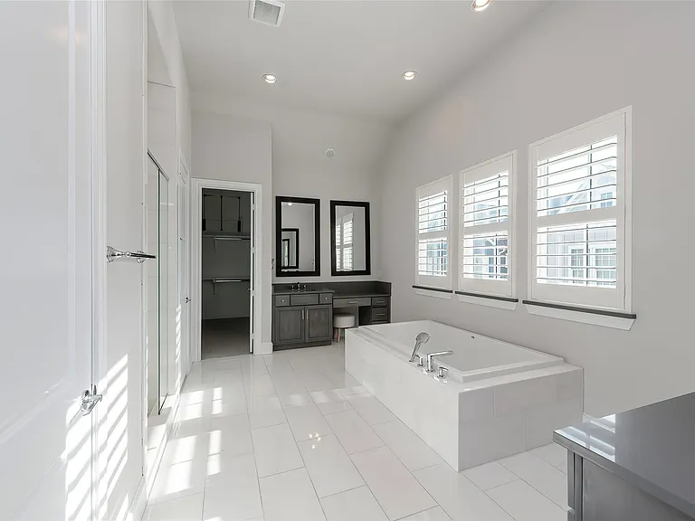 700 Wooster Ln — Photo 7