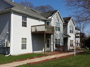 80 Pines Dr #F, Porter, IN 46304