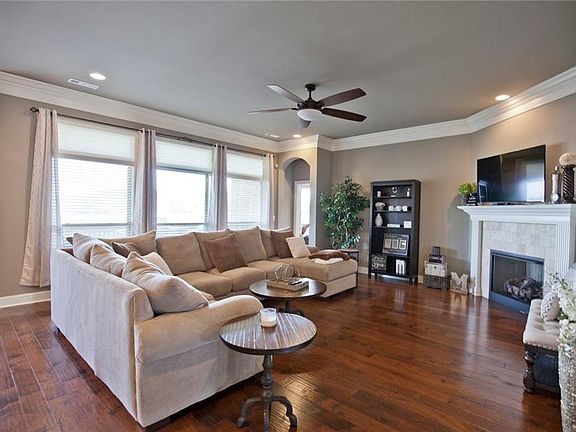 5th image of 1504 SW Wisteria Ave