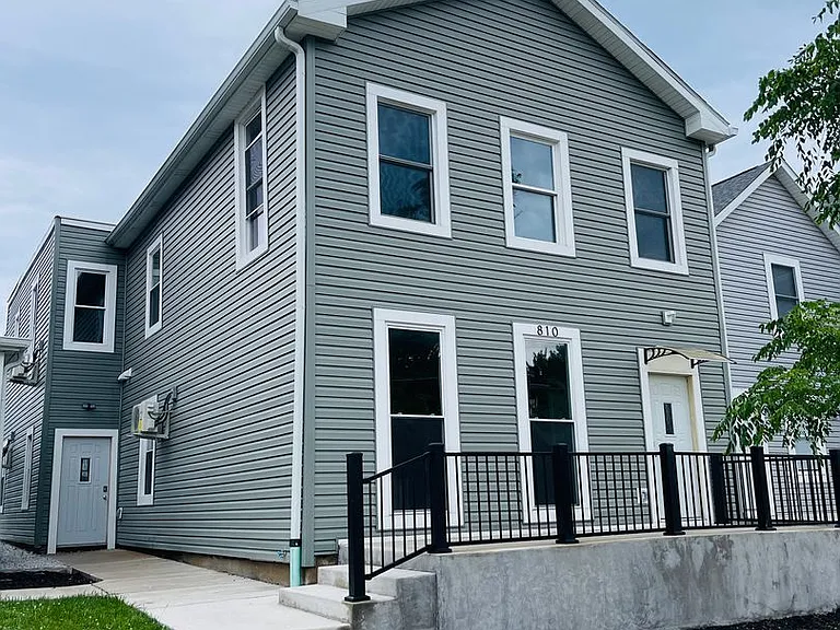 810 Brown St — Photo 1